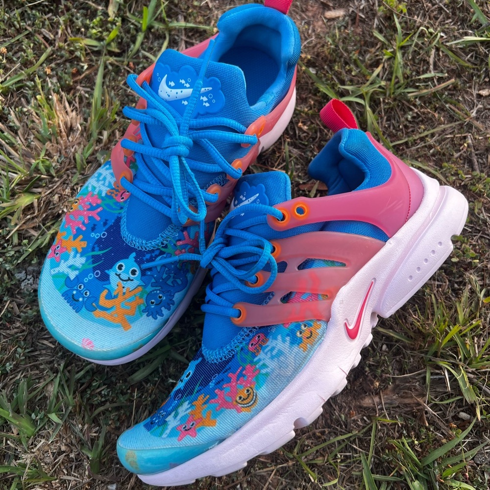 CLEAN Nike size 3 Kids Air Presto Coral Reef Blue shoes
